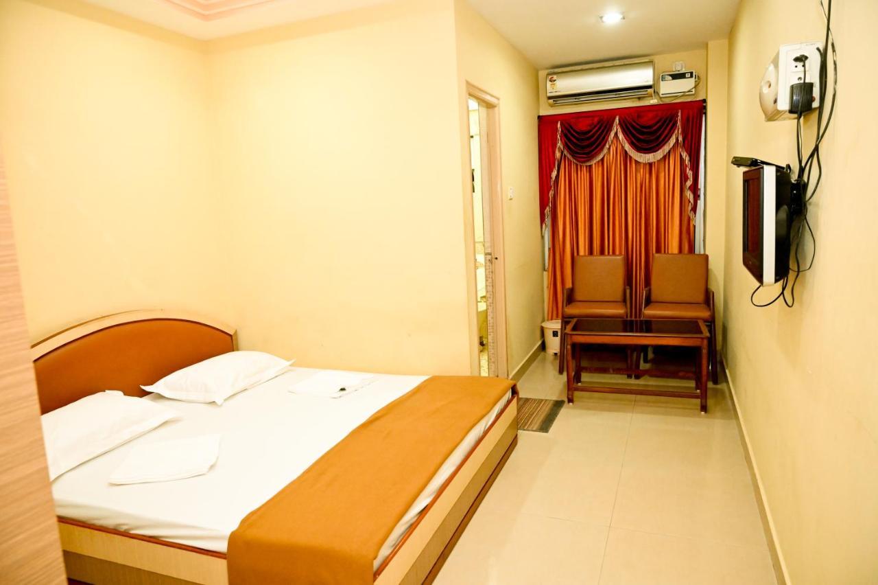 S S Residency Hotel Padubidri Exterior photo